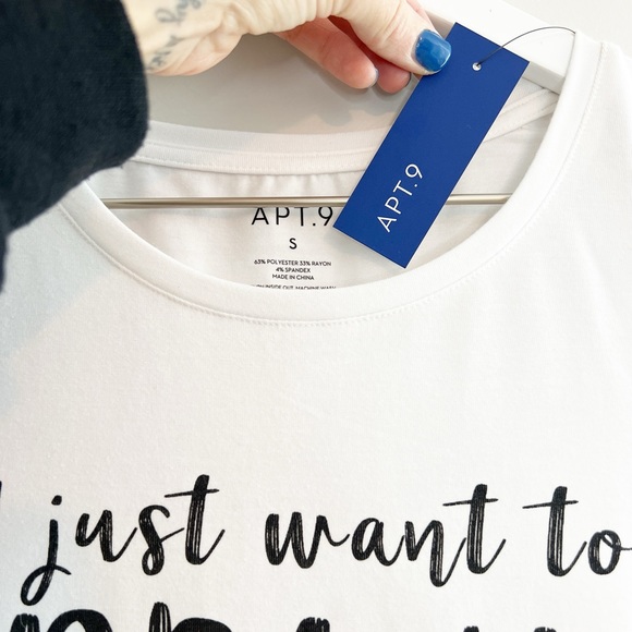 NWT White Graphic Tee (Size Small) - Picture 4 of 5